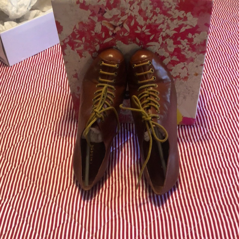 8.5 US Chinese Laundry Conac lace ankle booties